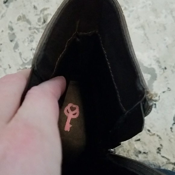 Booties - Picture 4 of 4